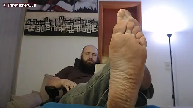 Snapshot of PayMasterGus chatting on 10-10-25, 01:59 PayMasterGus online show from 10-10-25, 01:59