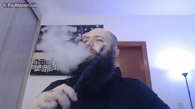 Snapshot of PayMasterGus chatting on 10-29-25, 03:31 PayMasterGus online show from 10-29-25, 03:31