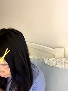 Ella-A9 online show from 10-25-25, 02:56