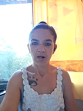 Snapshot of alinaalinutzq chatting on 09-22-25, 10:39 alinaalinutzq online show from 09-22-25, 10:39