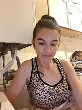 Snapshot of alinaalinutzq chatting on 11-29-25, 08:45 alinaalinutzq online show from 11-29-25, 08:45