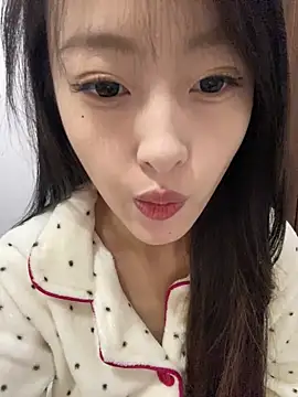 Snapshot of MengMeng0515 chatting on 12-20-25, 12:45 MengMeng0515 online show from 12-20-25, 12:45