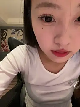 Snapshot of MengMeng0515 chatting on 02-04-26, 02:56 MengMeng0515 online show from 02-04-26, 02:56