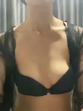 Snapshot of MengMeng0515 chatting on 03-08-26, 03:05 MengMeng0515 online show from 03-08-26, 03:05