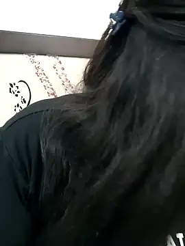 Snapshot of Shy_Peehu chatting on 12-14-25, 08:35 Shy Peehu online show from 12-14-25, 08:35