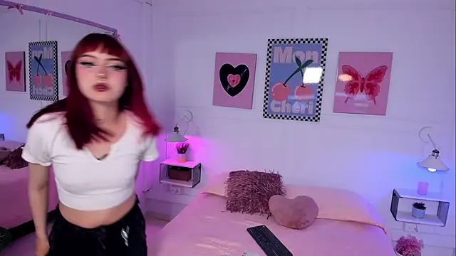 Zoe Lynch  online show from 12-17-25, 12:00