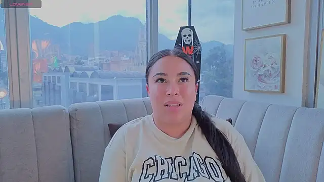 Zoey thompson online show from 10-30-25, 02:29