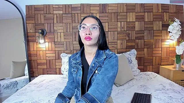 Snapshot of lucyy_liiuu chatting on 10-24-25, 08:05 lucyy liiuu online show from 10-24-25, 08:05