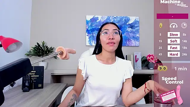 Snapshot of lucyy_liiuu chatting on 11-21-25, 01:32 lucyy liiuu online show from 11-21-25, 01:32