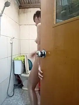 Snapshot of Thuylinh86 chatting on 10-15-25, 12:38 Thuylinh86 online show from 10-15-25, 12:38