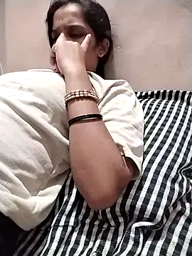 Snapshot of Sofia_kuuu chatting on 09-20-25, 03:40 Sofia kuuu online show from 09-20-25, 03:40