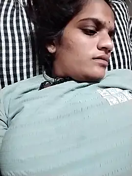 Snapshot of Sofia_kuuu chatting on 09-22-25, 04:20 Sofia kuuu online show from 09-22-25, 04:20