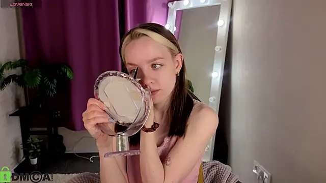 Snapshot of R0cket_bunny chatting on 05-28-26, 12:52 R0cket bunny online show from 05-28-26, 12:52