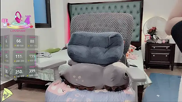 Snapshot of lulu404 chatting on 12-13-25, 11:21 lulu404 online show from 12-13-25, 11:21