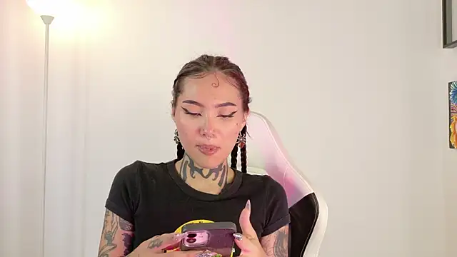 sara queen10 online show from 04-14-26, 02:01