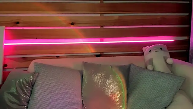 Lori Williams online show from 10-22-25, 01:06