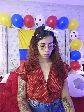 Snapshot of Pamelamiler__ chatting on 06-25-26, 01:15 Pamelamiler online show from 06-25-26, 01:15