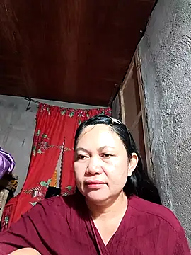 Everleigh mom online show from 10-13-25, 08:09