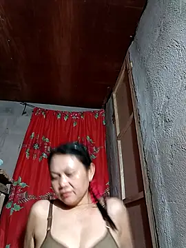 Everleigh mom online show from 10-21-25, 07:42