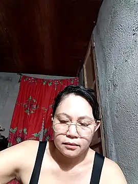 Everleigh mom online show from 11-17-25, 05:57