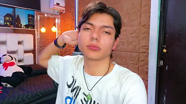 Snapshot of alandelrey57 chatting on 09-18-25, 05:42 alandelrey57 online show from 09-18-25, 05:42