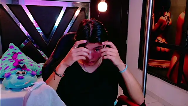 Snapshot of alandelrey57 chatting on 02-12-26, 02:06 alandelrey57 online show from 02-12-26, 02:06