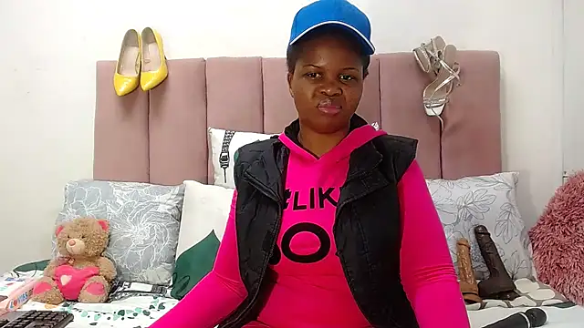 Snapshot of RoundaAssx22 chatting on 11-04-25, 01:54 RoundaAssx22 online show from 11-04-25, 01:54