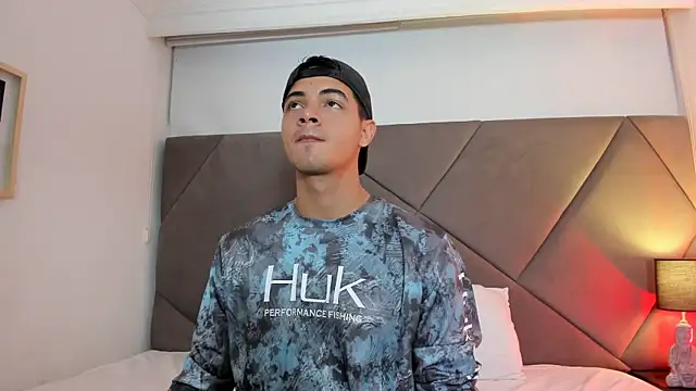 Snapshot of andrew_colleman chatting on 10-30-25, 06:26 andrew colleman online show from 10-30-25, 06:26