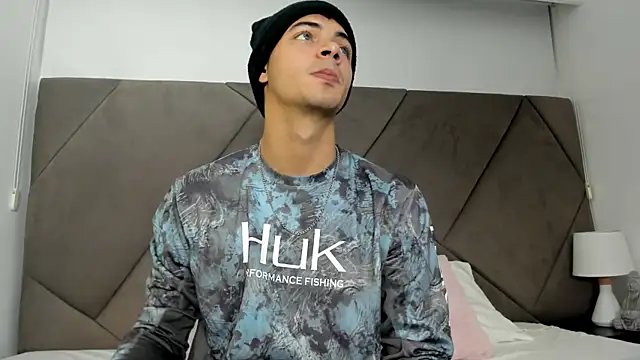 Snapshot of andrew_colleman chatting on 11-06-25, 06:03 andrew colleman online show from 11-06-25, 06:03