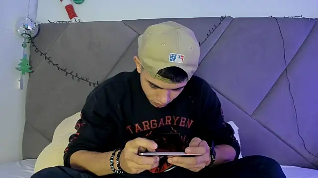 Snapshot of andrew_colleman chatting on 11-20-25, 05:18 andrew colleman online show from 11-20-25, 05:18