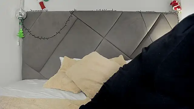 Snapshot of andrew_colleman chatting on 11-21-25, 04:22 andrew colleman online show from 11-21-25, 04:22