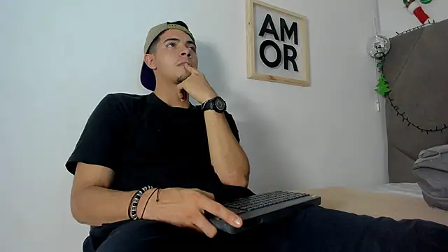 Snapshot of andrew_colleman chatting on 11-22-25, 05:17 andrew colleman online show from 11-22-25, 05:17