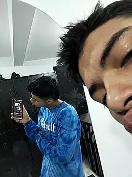 Snapshot of andrew_colleman chatting on 11-26-25, 05:08 andrew colleman online show from 11-26-25, 05:08