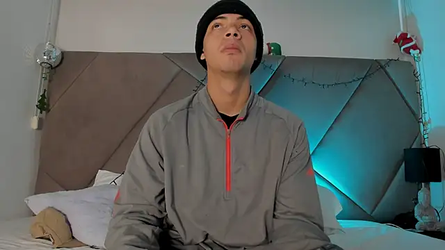 Snapshot of andrew_colleman chatting on 12-01-25, 12:43 andrew colleman online show from 12-01-25, 12:43