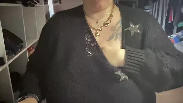 Snapshot of Bella_x69 chatting on 10-28-25, 08:51 Bella x69 online show from 10-28-25, 08:51