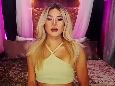 Snapshot of YllanaAltheaXxX chatting on 10-15-25, 03:45 YllanaAltheaXxX online show from 10-15-25, 03:45