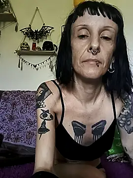 Snapshot of DEALYLITH chatting on 09-28-25, 11:59 DEALYLITH online show from 09-28-25, 11:59