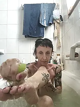 Snapshot of DEALYLITH chatting on 10-18-25, 10:38 DEALYLITH online show from 10-18-25, 10:38