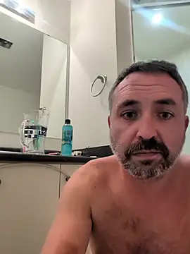 Snapshot of cloudymatt chatting on 11-04-25, 03:16 cloudymatt online show from 11-04-25, 03:16