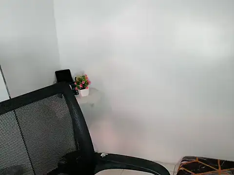 daretolovemee 18 online show from 10-16-25, 11:17