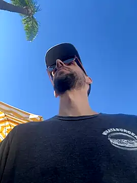 Snapshot of thejohnryancollection chatting on 10-19-25, 09:37 thejohnryancollection online show from 10-19-25, 09:37