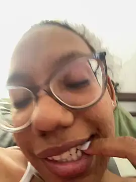 Valen1800 online show from 10-26-25, 04:02