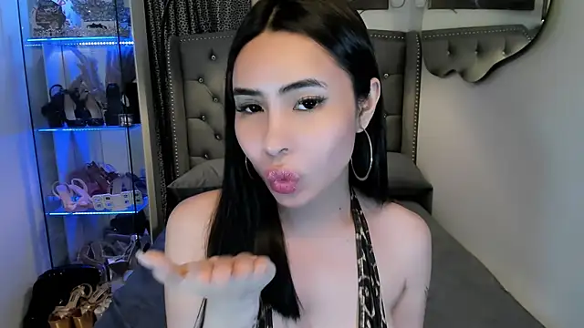 Claudia empress online show from 10-24-25, 08:27