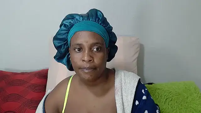Snapshot of QueenRomaxx1 chatting on 10-18-25, 07:58 QueenRomaxx1 online show from 10-18-25, 07:58