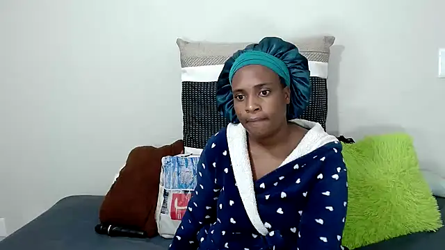 Snapshot of QueenRomaxx1 chatting on 10-30-25, 04:41 QueenRomaxx1 online show from 10-30-25, 04:41