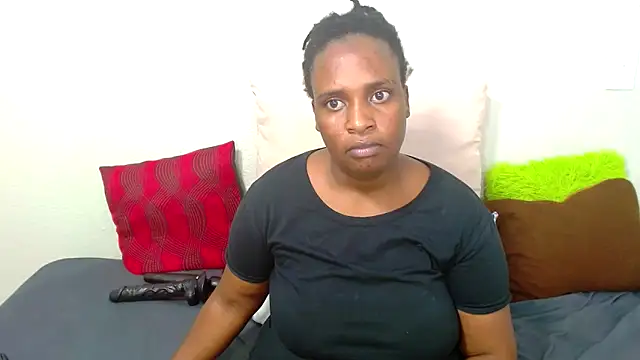 Snapshot of QueenRomaxx1 chatting on 11-09-25, 04:38 QueenRomaxx1 online show from 11-09-25, 04:38