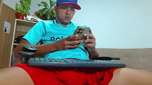 Snapshot of skinny23cm chatting on 10-22-25, 12:49 skinny23cm online show from 10-22-25, 12:49