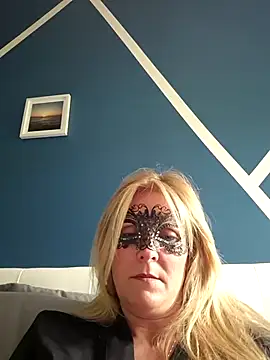 Snapshot of bellemasquer chatting on 05-18-26, 12:55 bellemasquer online show from 05-18-26, 12:55