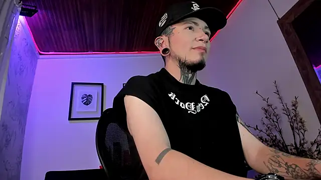 tyler jones  online show from 10-01-25, 04:07