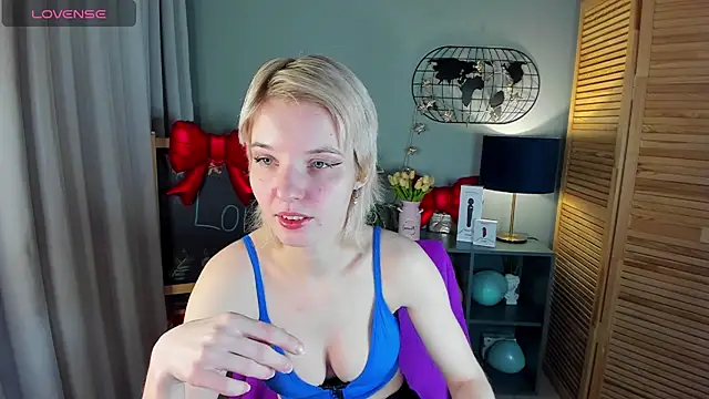 Snapshot of Madelaineses chatting on 02-22-26, 08:57 Madelaineses online show from 02-22-26, 08:57